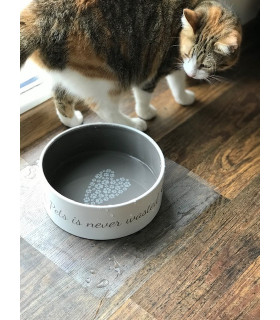 Ochranný kryt pod misku zvířat