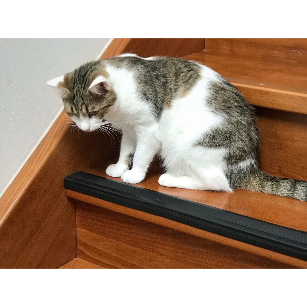 Protiskluzový profil L na schody s odolnou 3M páskou, délka 123 cm