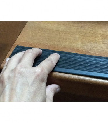 Protiskluzový profil I na schody - šíře 49 mm, délka 5 m