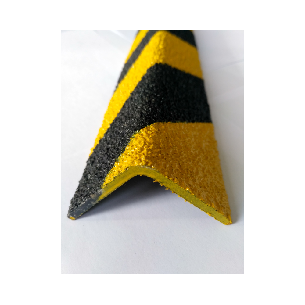 Sklolaminátová schodová hrana 800 x 55 x 55 mm, žlutočerná