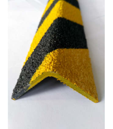 Sklolaminátová schodová hrana 800 x 55 x 55 mm, žlutočerná