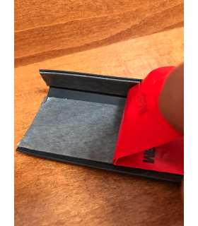 Protiskluzový profil L na schody s odolnou 3M páskou