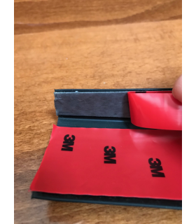 Protiskluzový profil L na schody s odolnou 3M páskou