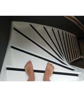 Tenčí protiskluzový profil na schody