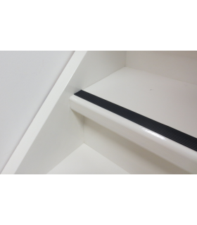 Tenčí protiskluzový profil na schody