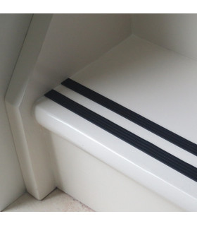 Tenčí protiskluzový profil na schody