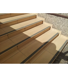 Protiskluzová deska 50 x 1220 mm