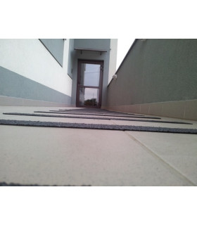 Protiskluzová deska 75 x 1220 mm