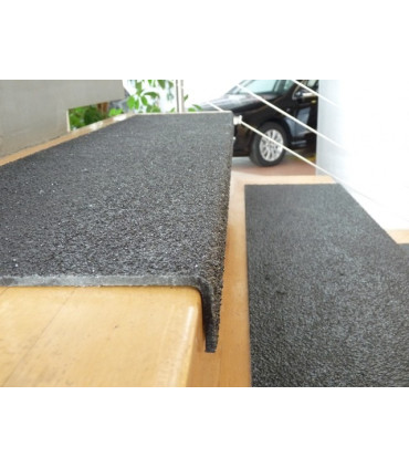 Protiskluzové schodové nášlapy černé