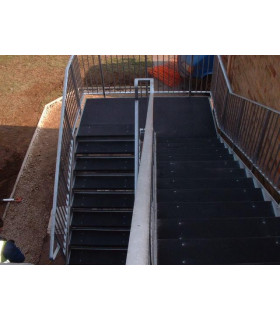 Protiskluzové schodové nášlapy černé