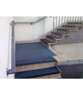 Protiskluzové schodové nášlapy černé