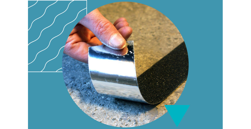 Jak odstranit protiskluzovou pásku krok za krokem